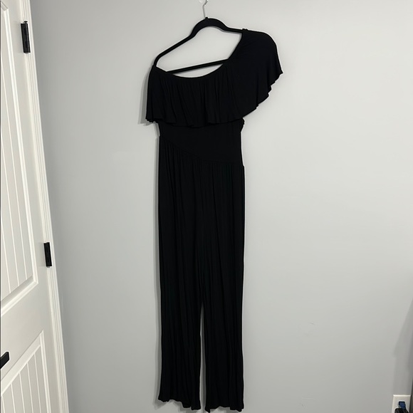 Elegant Black One-Shoulder Jumpsuit with Wide-Leg Design - Picture 1 of 5